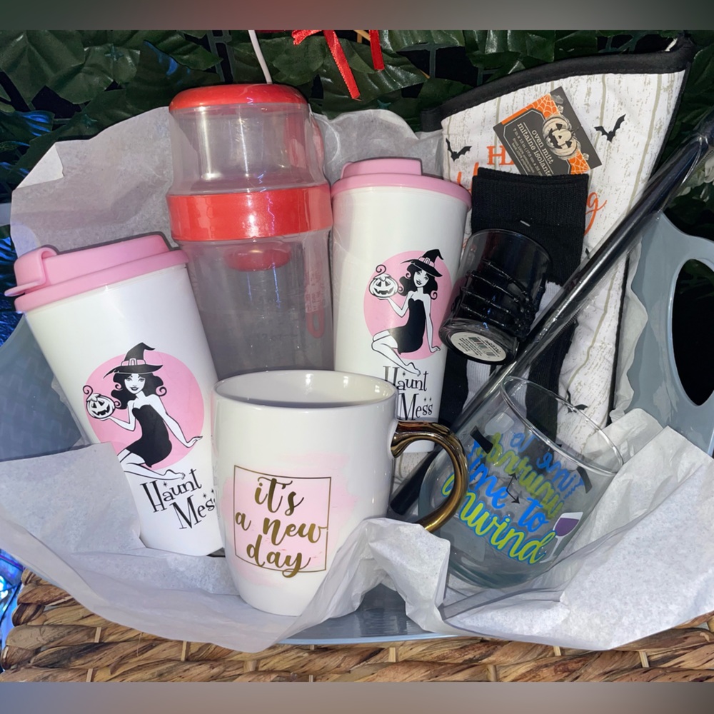 🥤 and Halloween mitten bundle - Picture 2 of 4